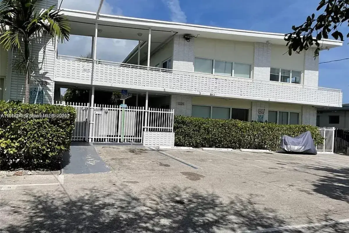 1225 Marseille Dr # 18, Miami Beach FL 33141