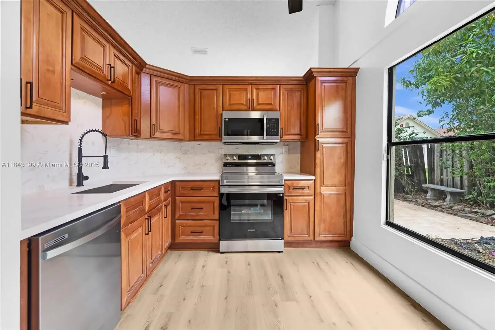 605 Laurel Way, North Lauderdale FL 33068 photo 4