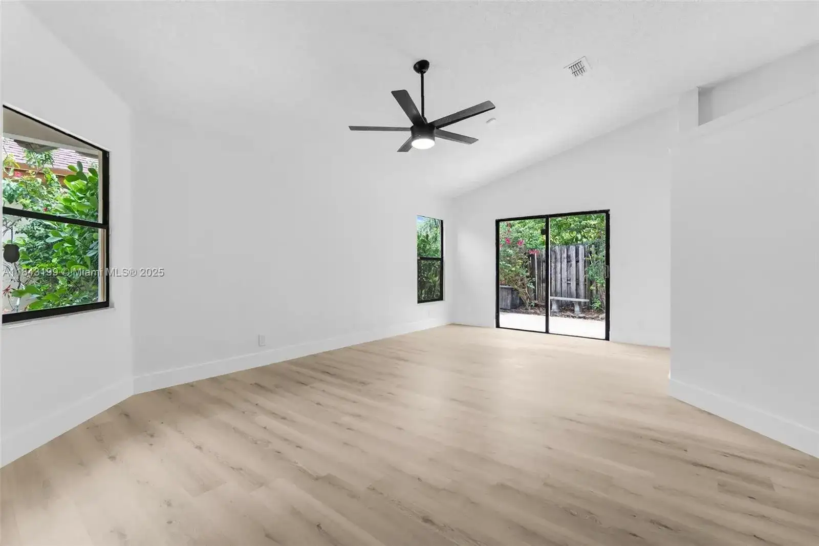 605 Laurel Way, North Lauderdale FL 33068 photo 5