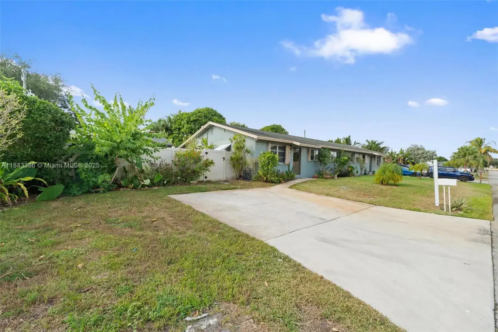 1912 SW 97th Ter, Miramar FL 33025 photo 4