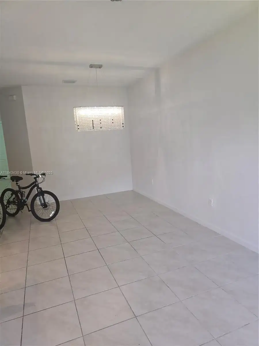 1141 NW 208th, Miami Gardens FL 33169 photo 3