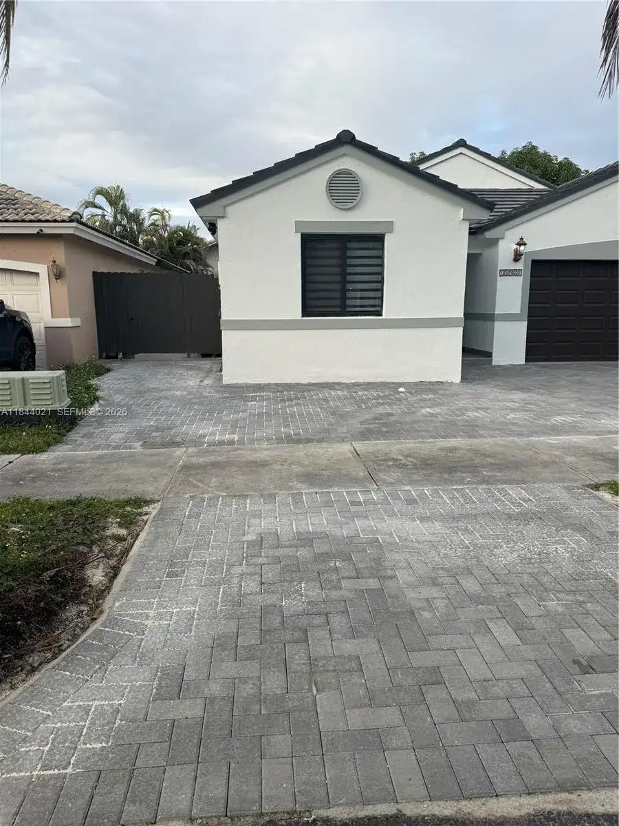 15921 SW 82nd ST, Miami FL 33193 photo 4