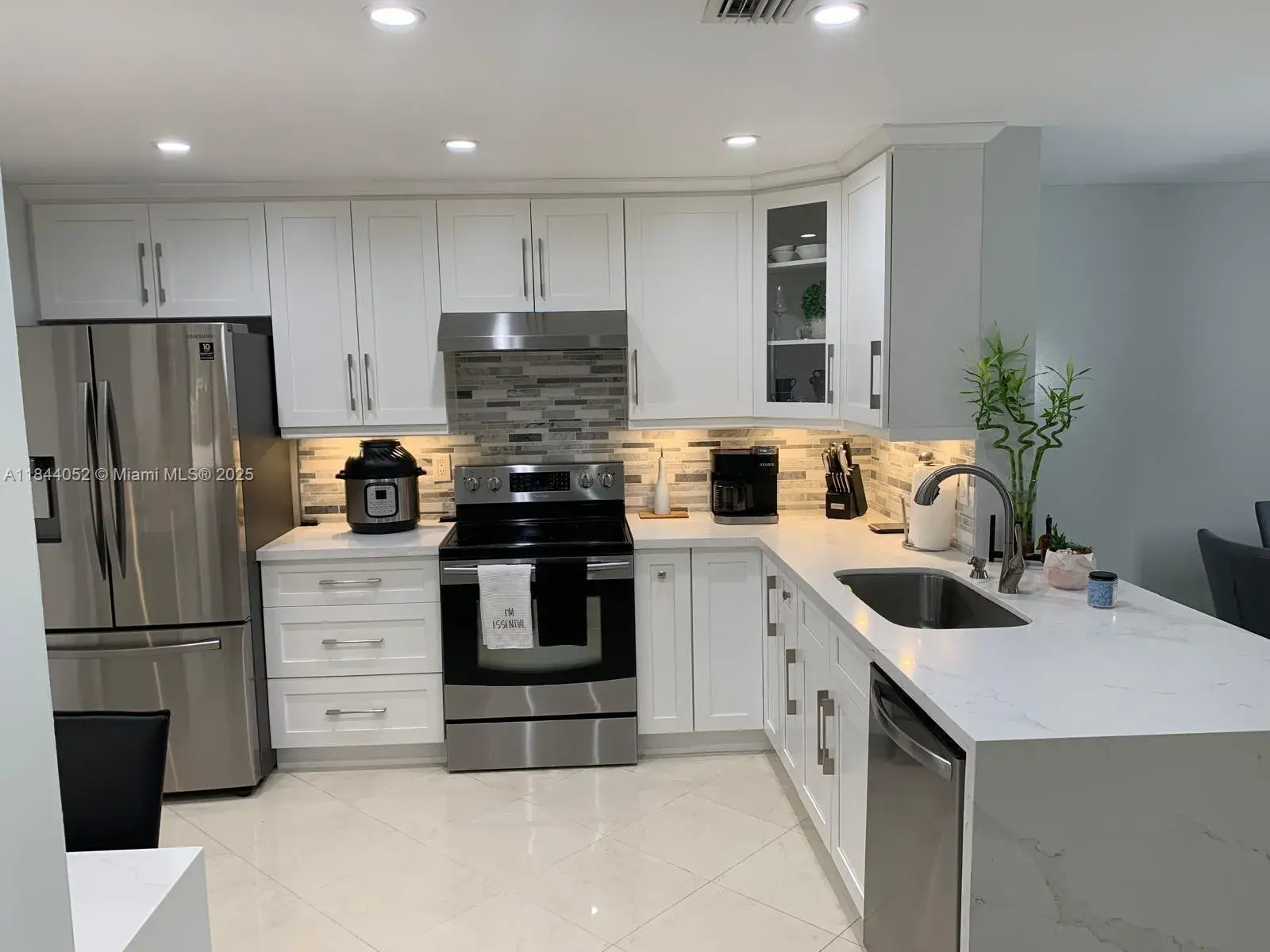 1051 Sorrento Dr, Weston FL 33326