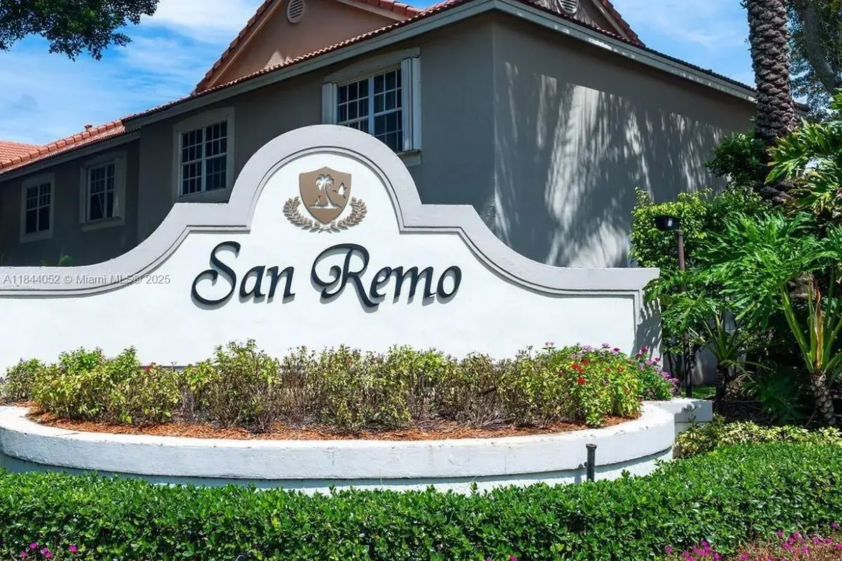 1051 Sorrento Dr, Weston FL 33326