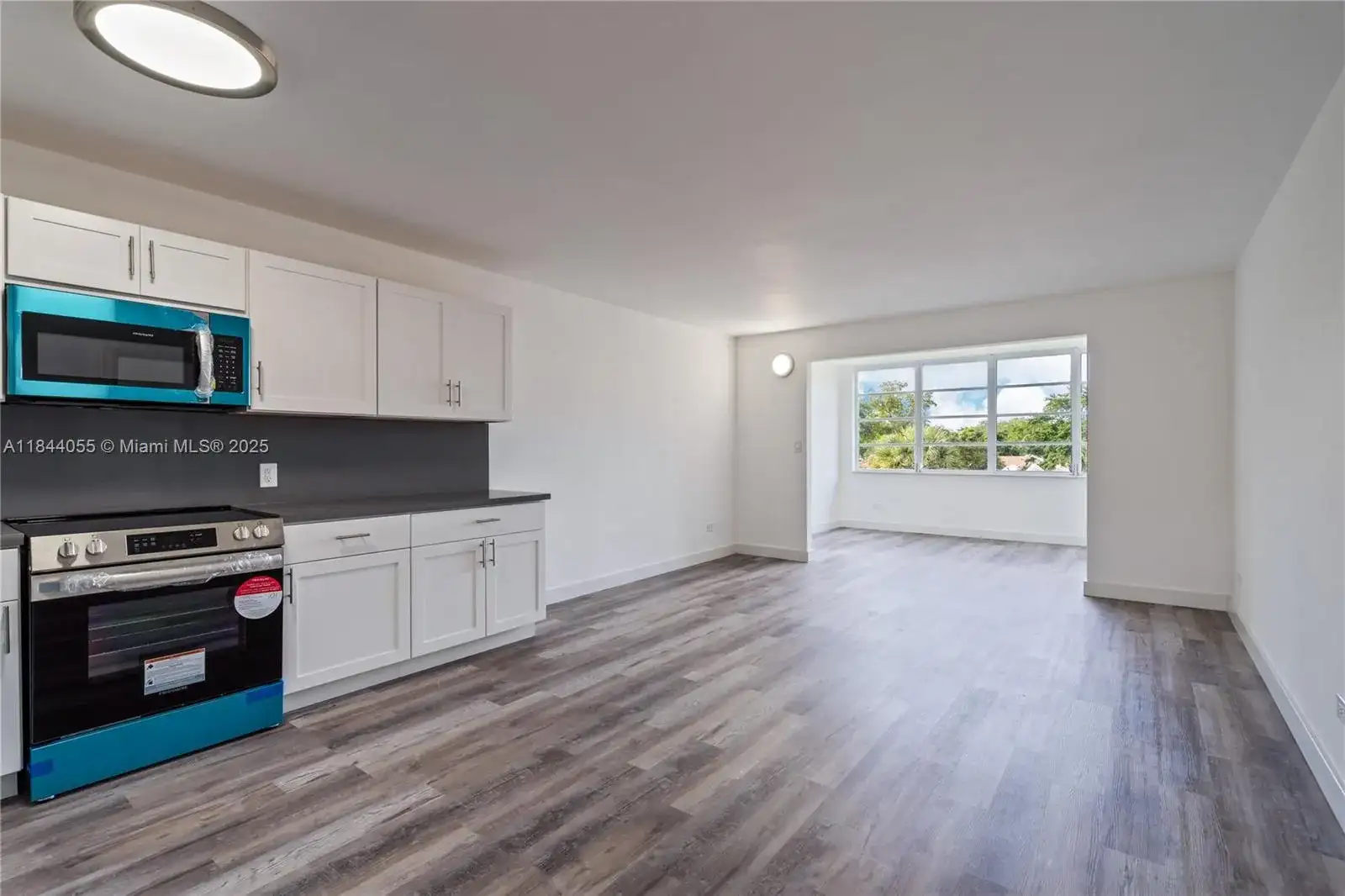 445 NE 195th St # 330, Miami FL 33179 photo 3