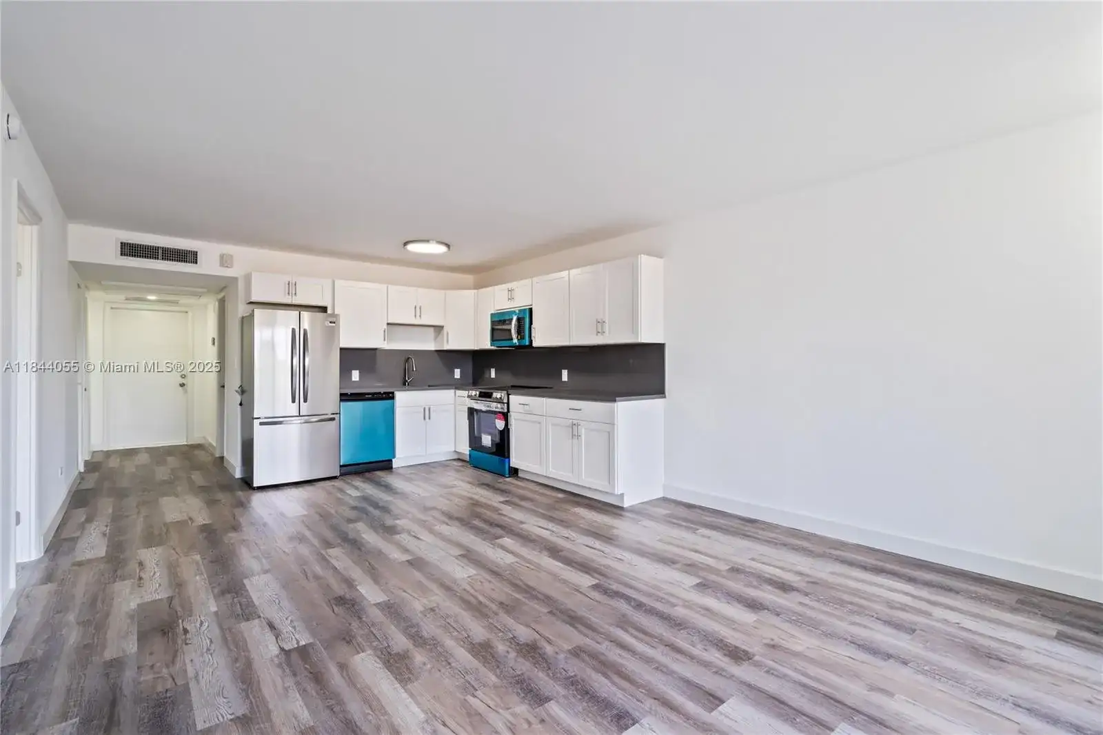 445 NE 195th St # 330, Miami FL 33179 photo 4