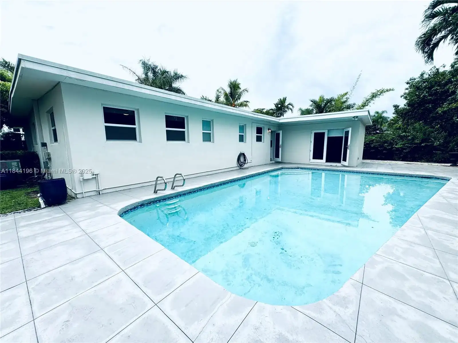 2075 S Hibiscus Dr, North Miami FL 33181 photo 2