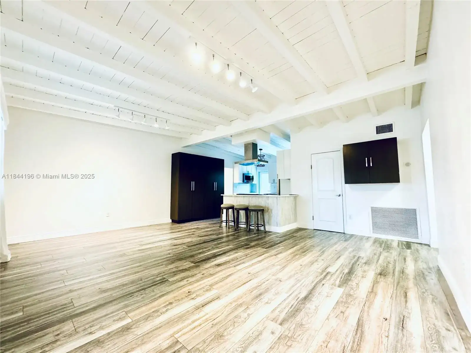 2075 S Hibiscus Dr, North Miami FL 33181 photo 3
