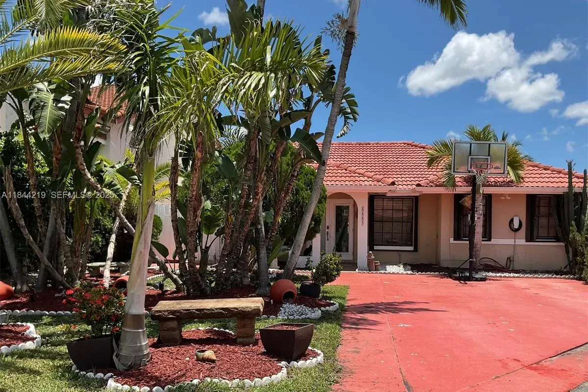 8453 NW 189 Street Rd, Hialeah FL 33015
