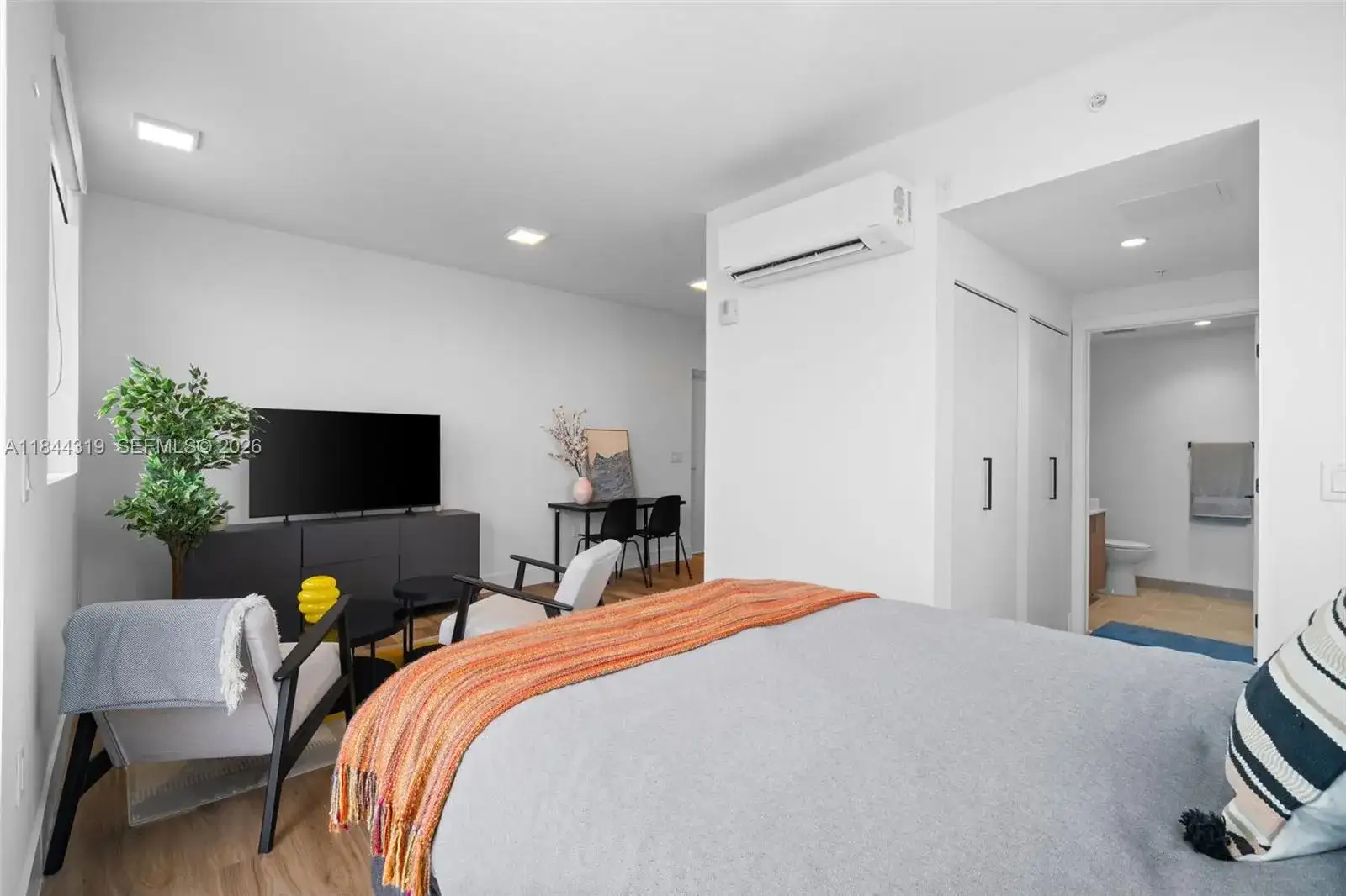 650 SW 1st St # 205, Miami FL 33130 photo 2