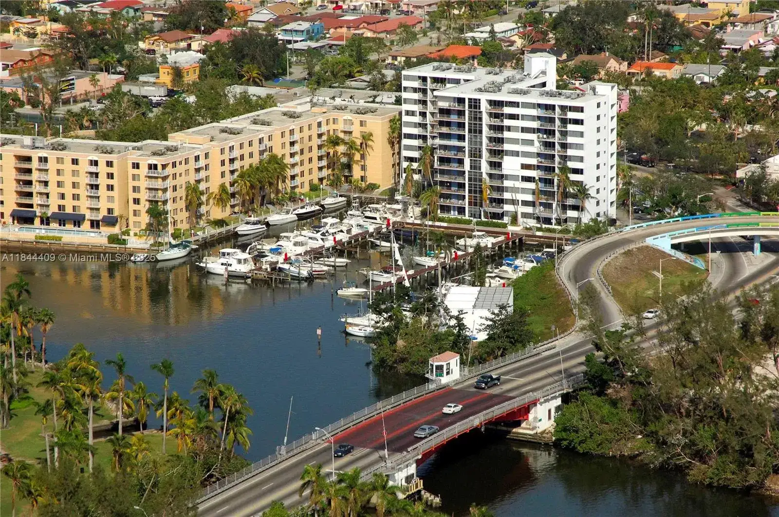 1700 NW N River Dr, Miami FL 33125 photo 4