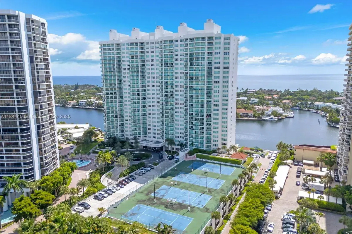 20201 E Country Club Dr # 2809, Aventura FL 33180