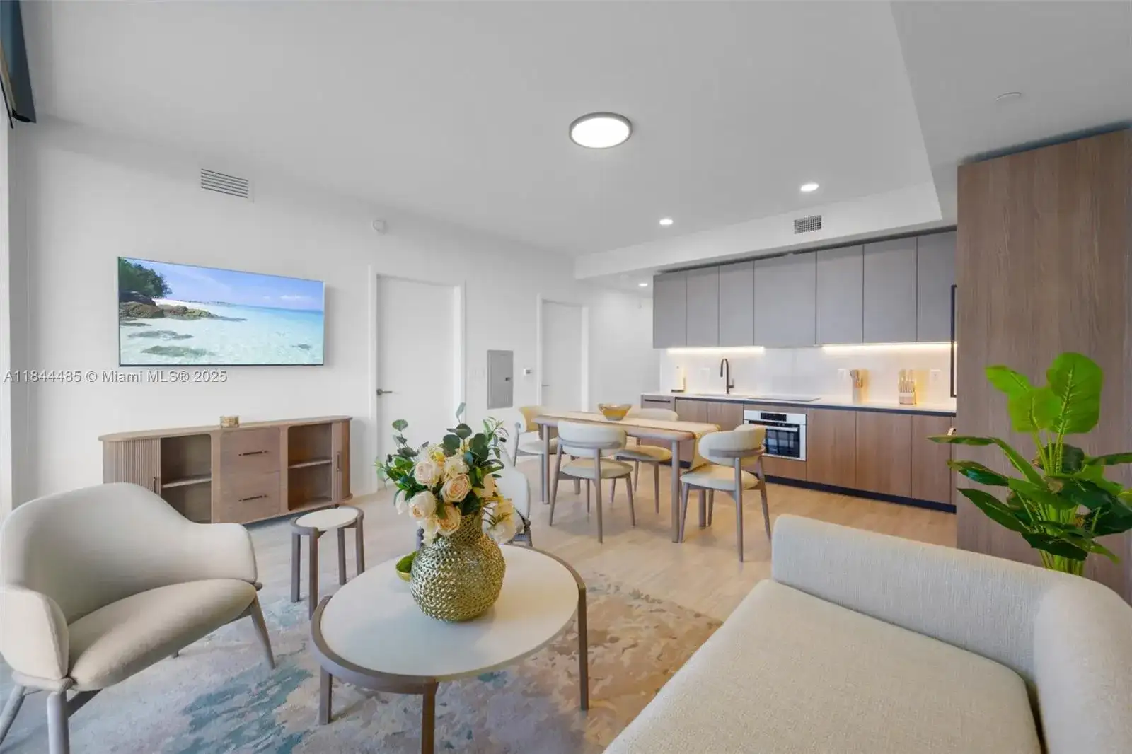 580 72nd St # 1009, Miami Beach FL 33141 photo 5