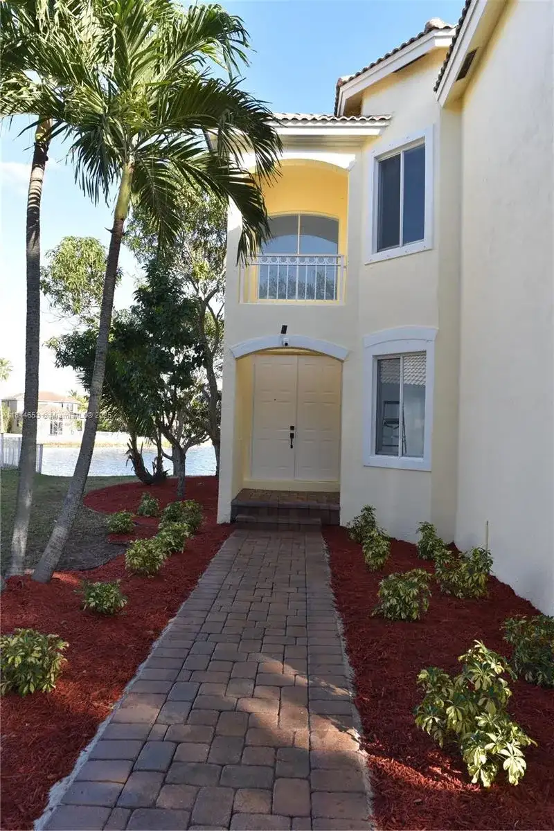 2925 SW 133rd Ave, Miramar FL 33027 photo 2