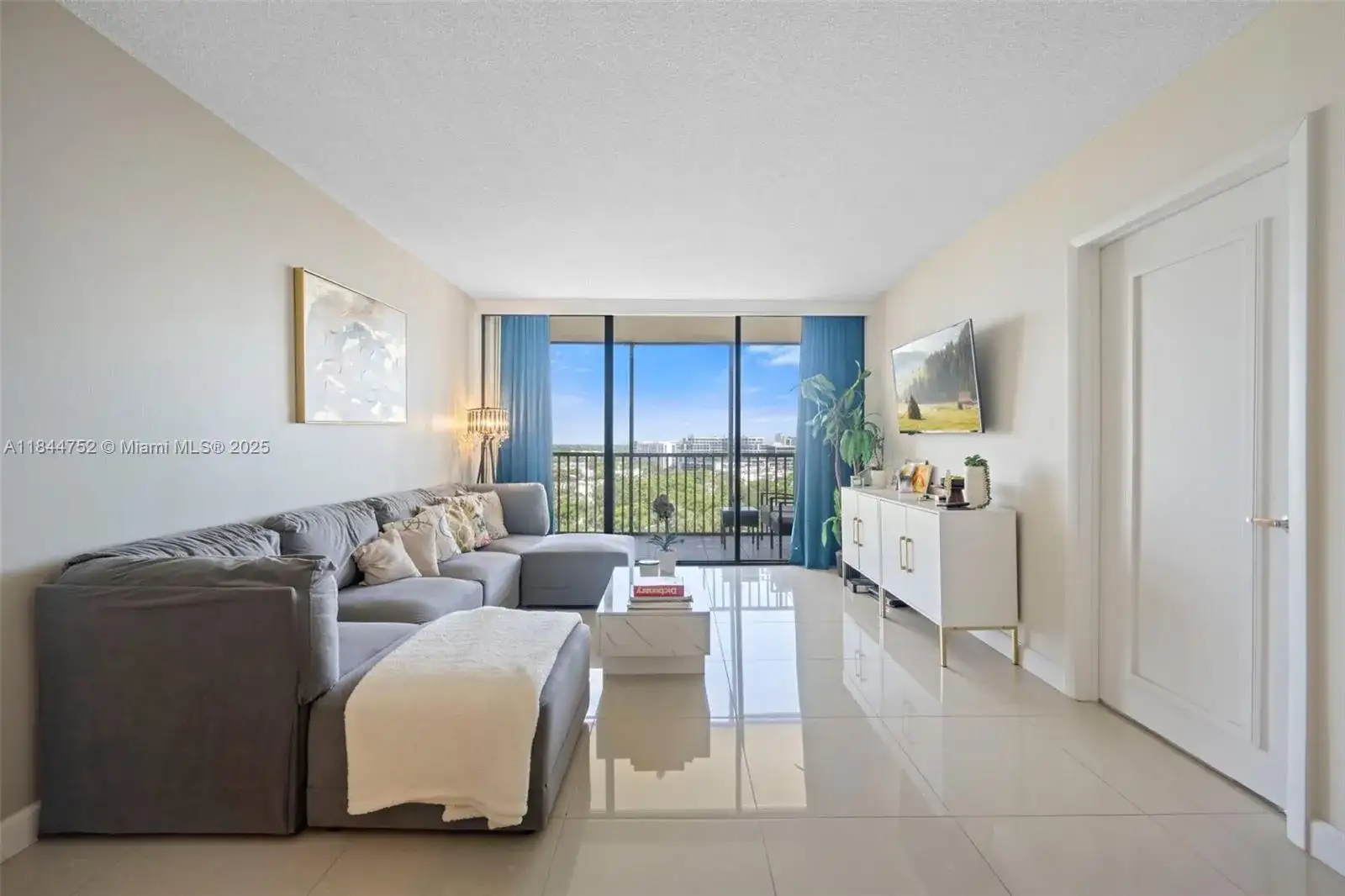 20335 W Country Club Dr # 1402, Aventura FL 33180 photo 2