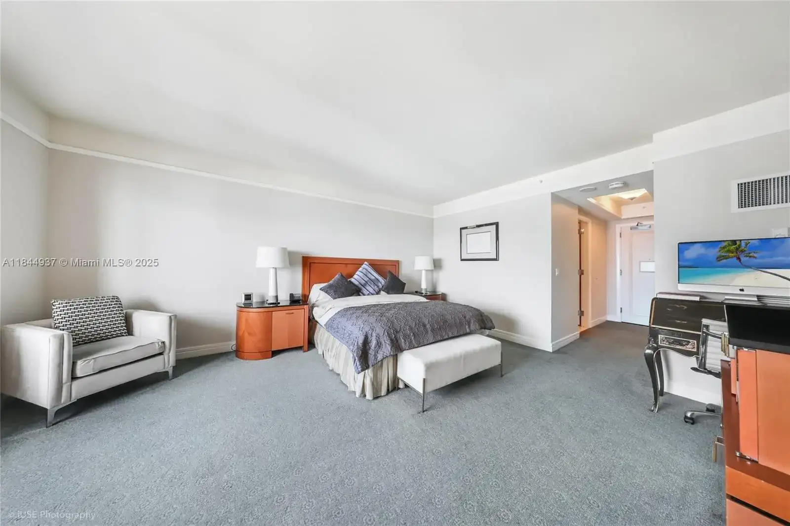 1435 Brickell Ave # 3005, Miami FL 33131 photo 3