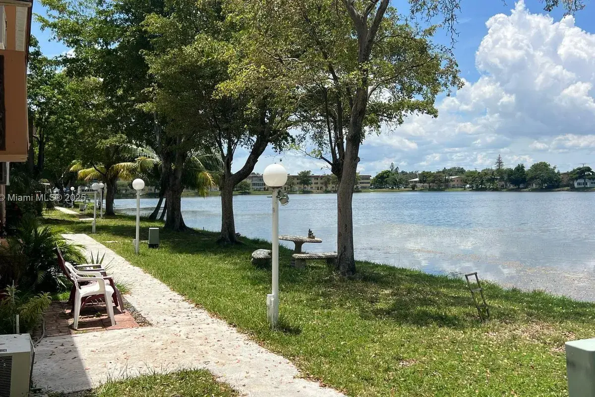 19080 NE 3rd Ct # 307, Miami FL 33179