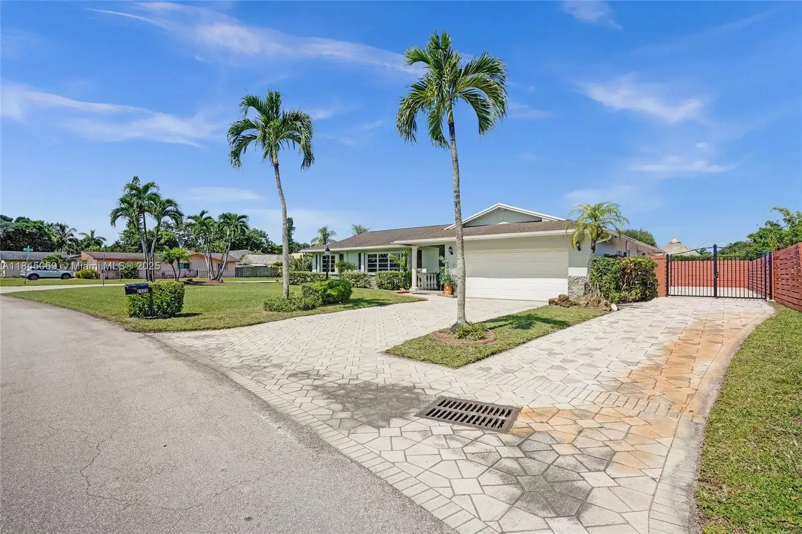 2525 SW 86th Ave, Davie FL 33324 photo 2