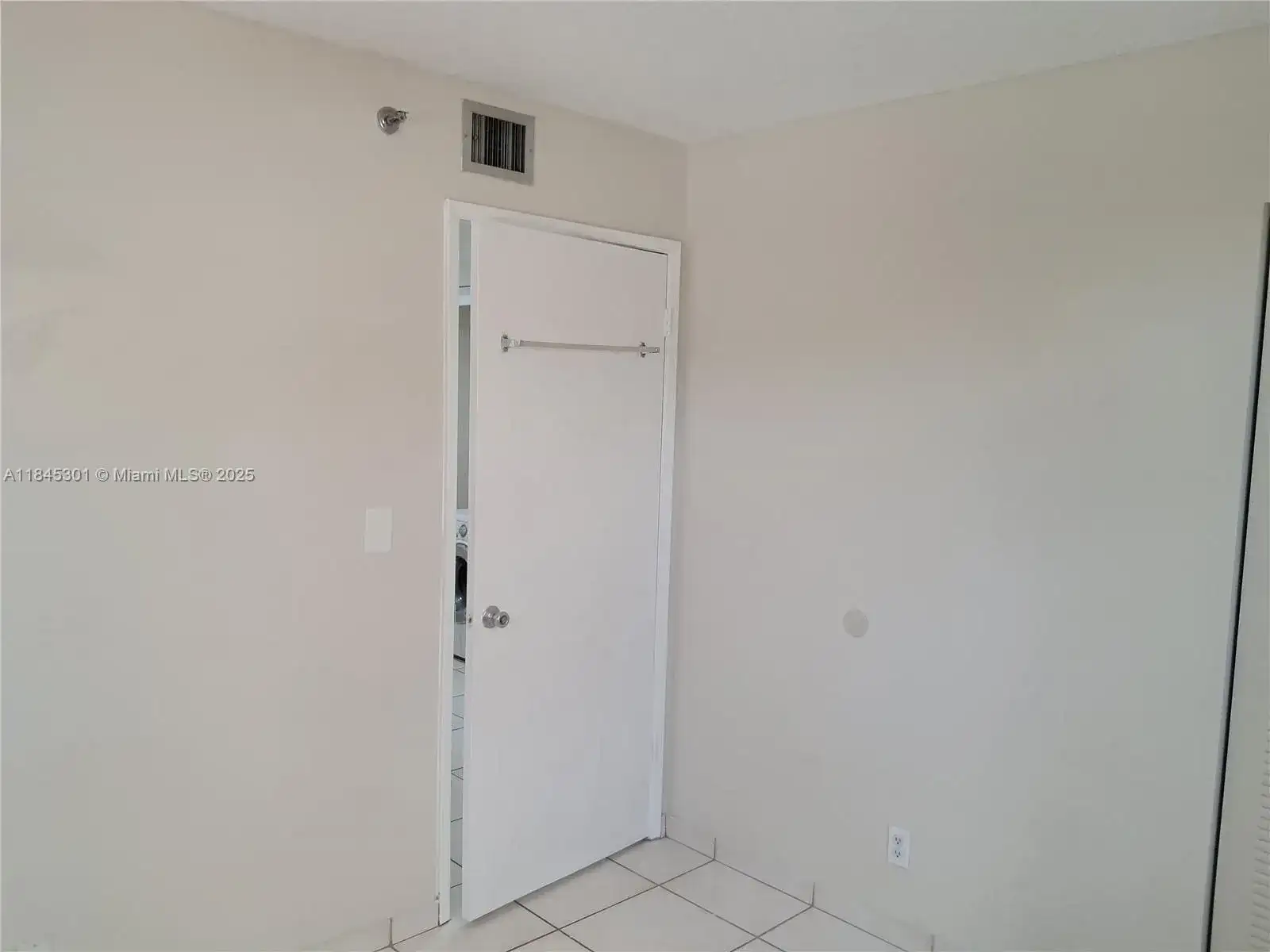 546 SW 1st St # 209, Miami FL 33130 photo 2