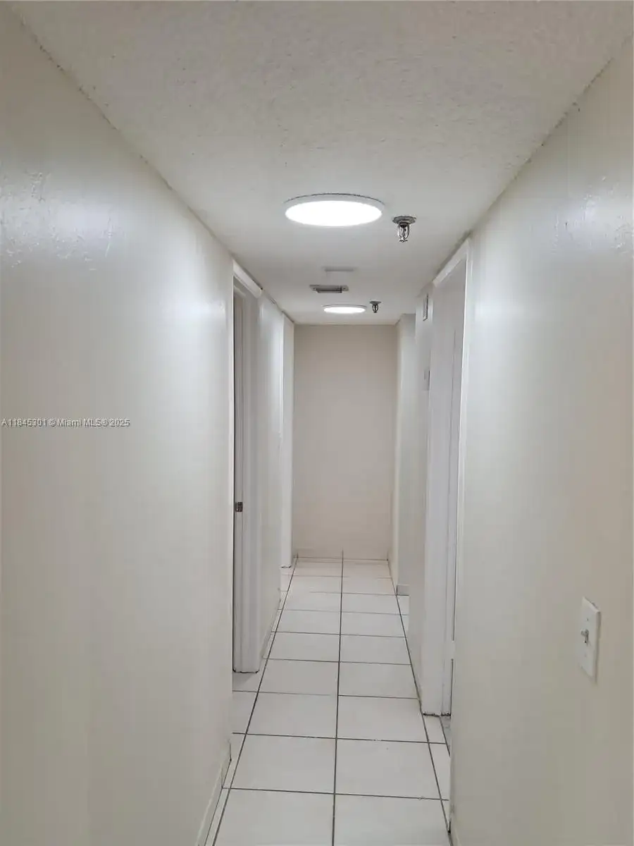 546 SW 1st St # 209, Miami FL 33130 photo 4