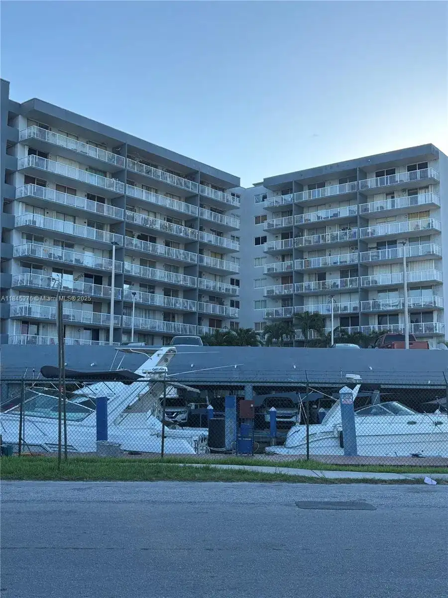 1800 NW 24th AVE # 205, Miami FL 33125 photo 3