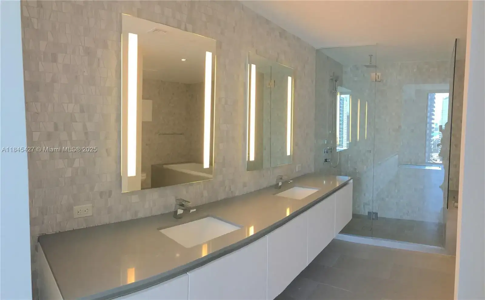 88 SW 7th St # 2305, Miami FL 33130 photo 2
