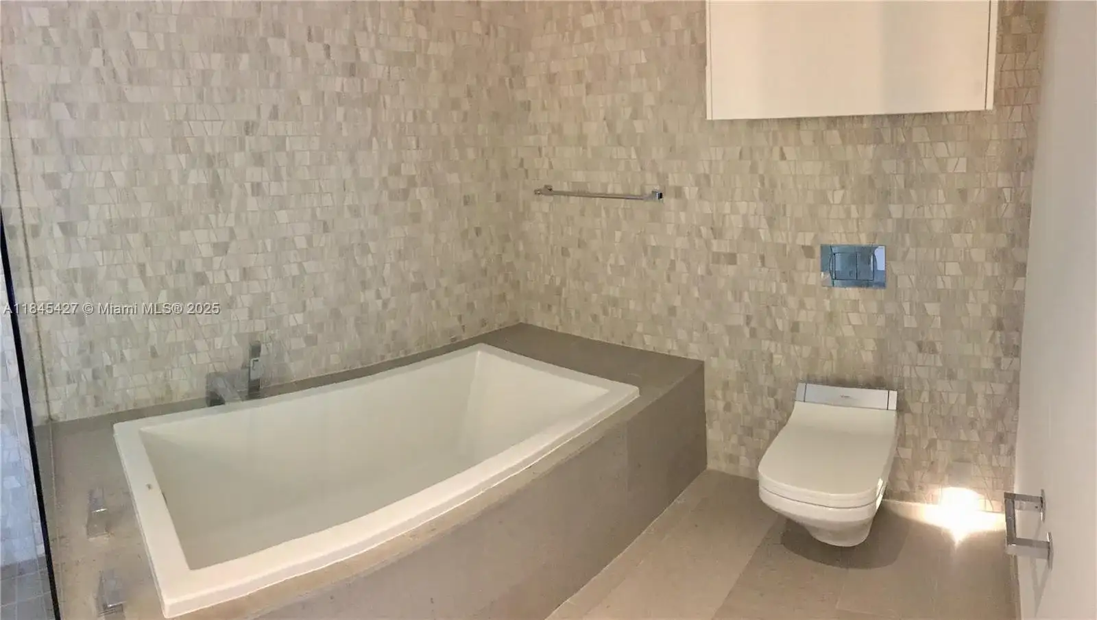 88 SW 7th St # 2305, Miami FL 33130 photo 4