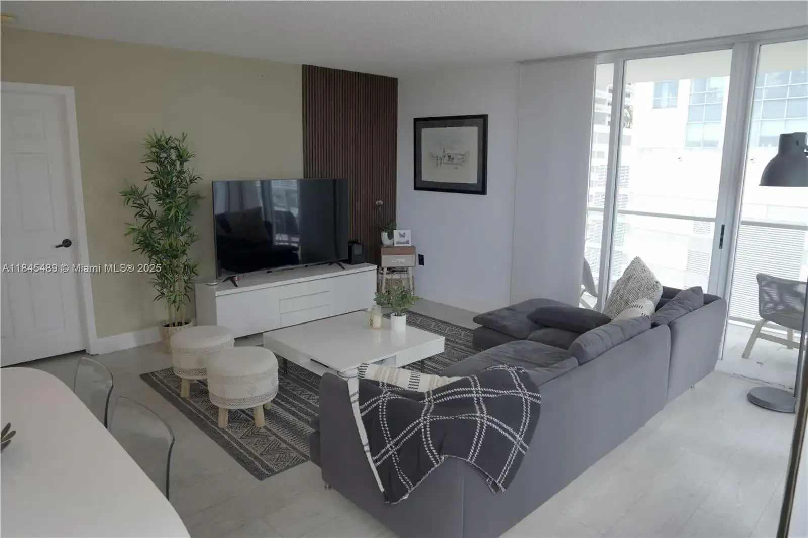 1155 Brickell Bay Dr # 902, Miami FL 33131 photo 2