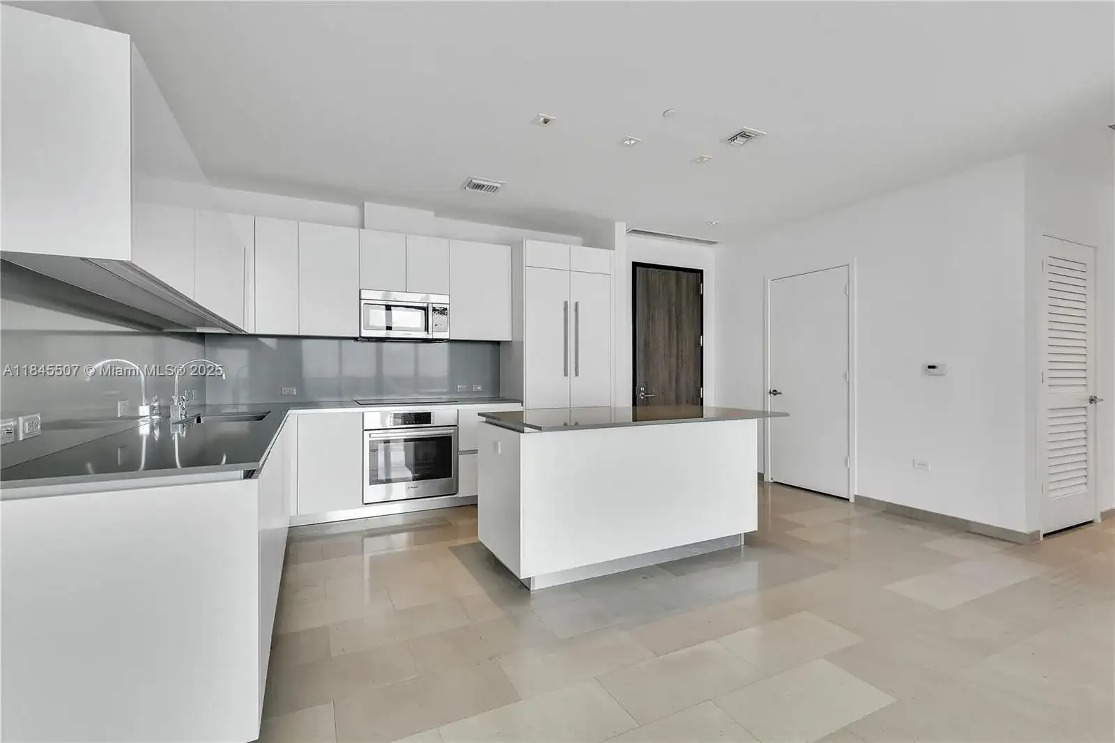 68 SE 6th St # 4110, Miami FL 33131 photo 3