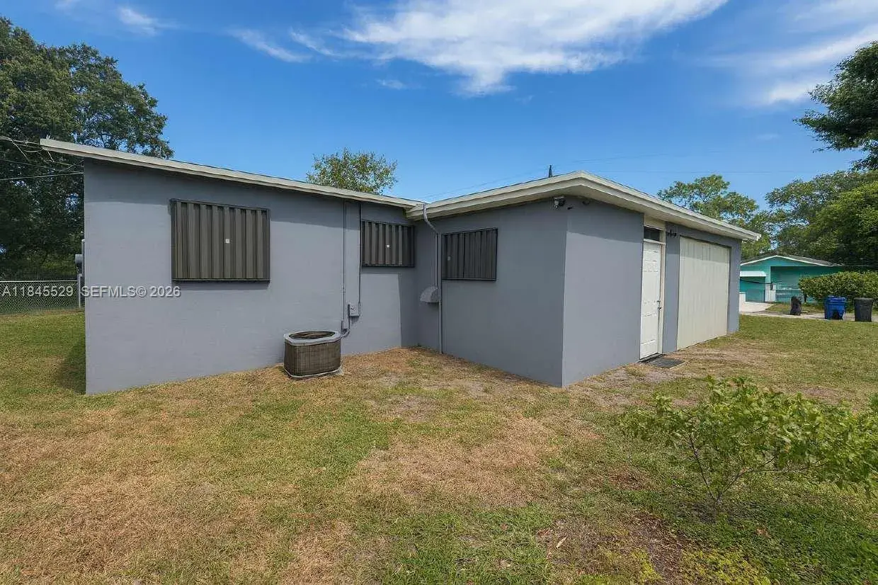 2231 NW 9th Ct, Fort Lauderdale FL 33311