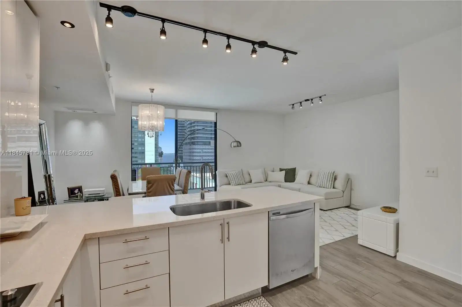 999 SW 1st Ave # 1402, Miami FL 33130 photo 2