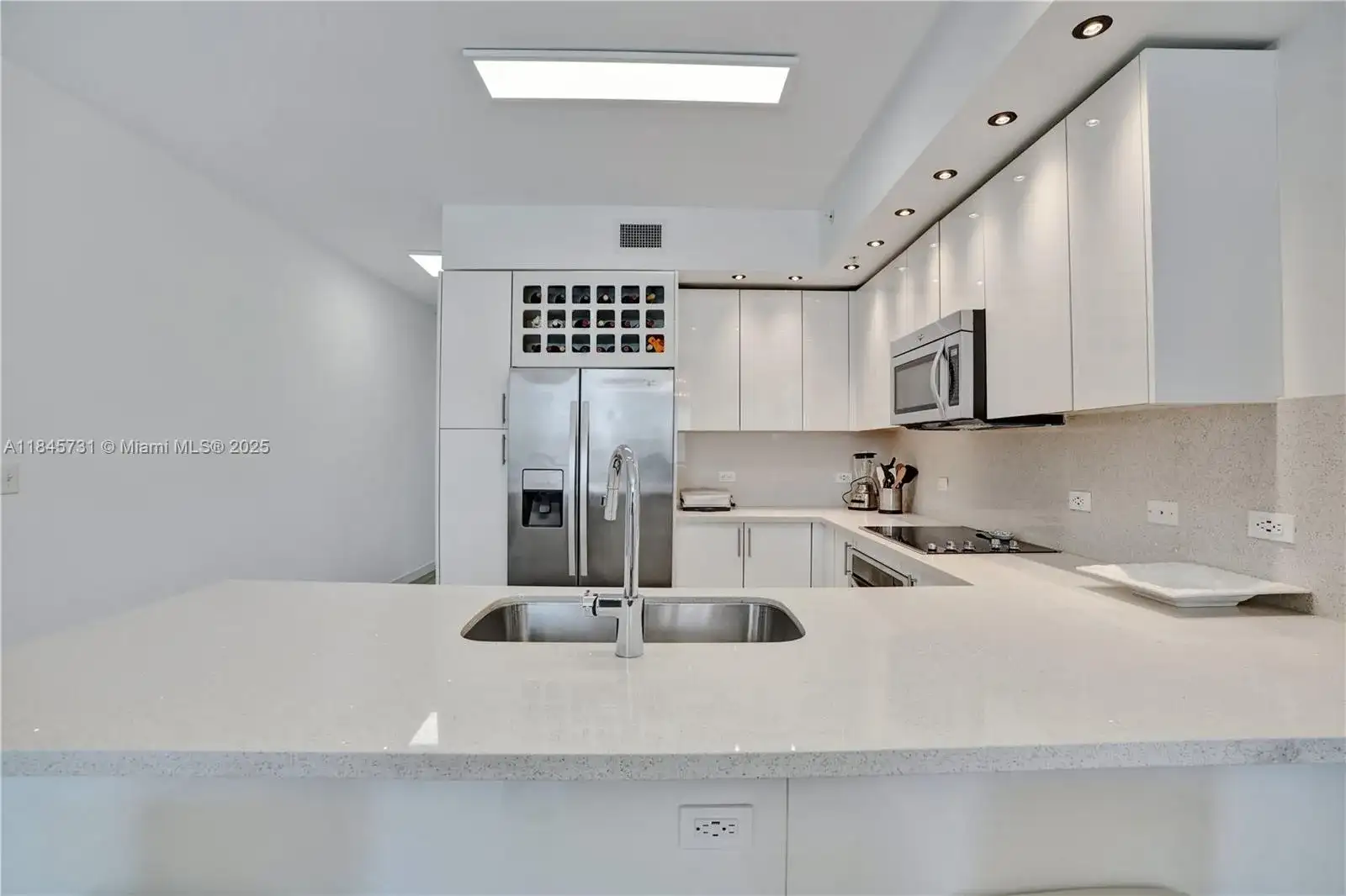 999 SW 1st Ave # 1402, Miami FL 33130 photo 3