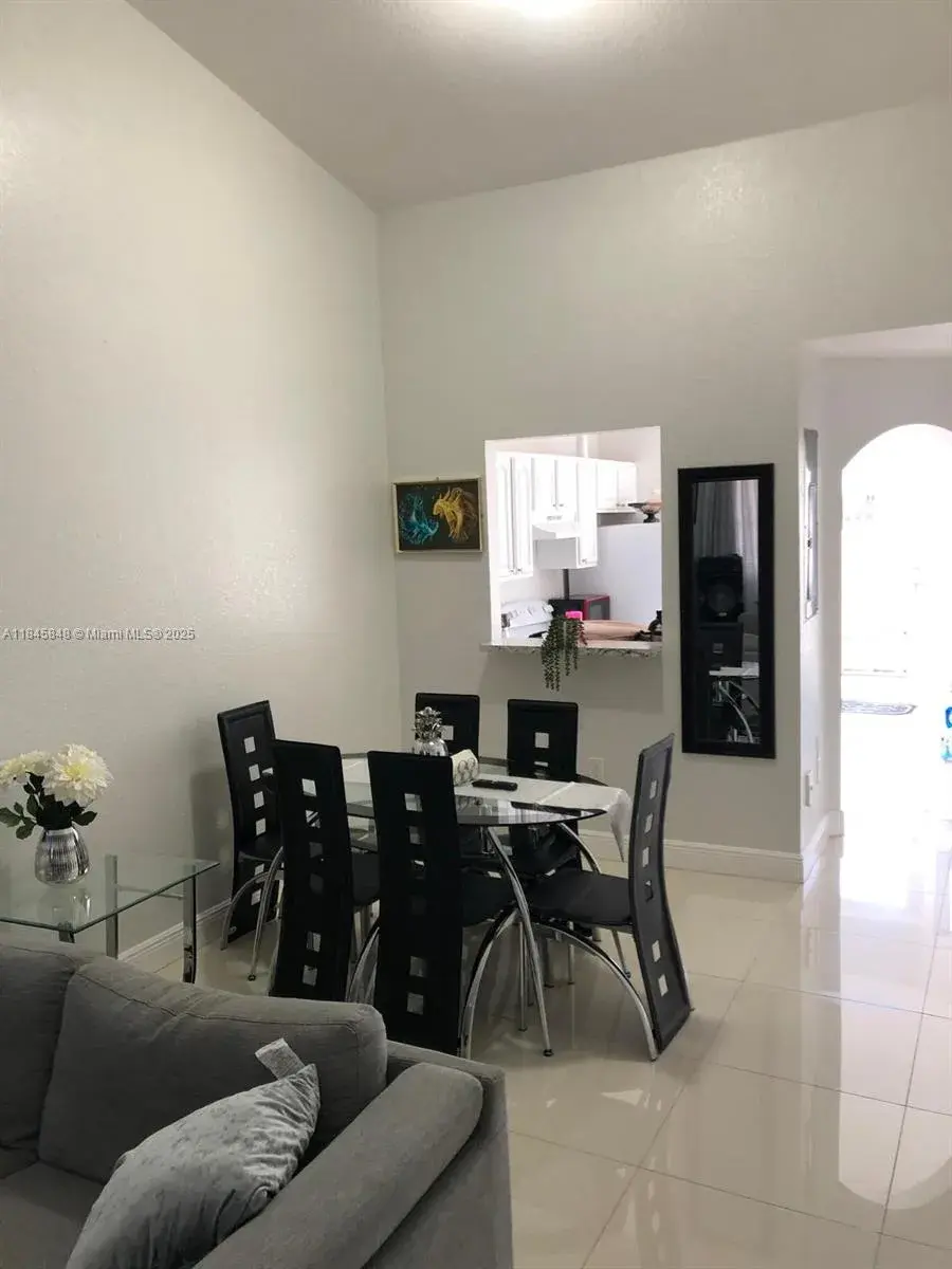 27 NE 13th Ave # 4, Homestead FL 33033