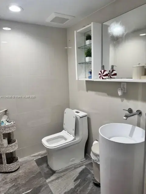 4229 W 7th Ln, Hialeah FL 33012