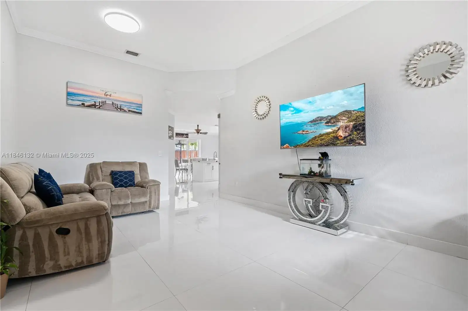 2103 NE 39th Ter, Homestead FL 33033 photo 4