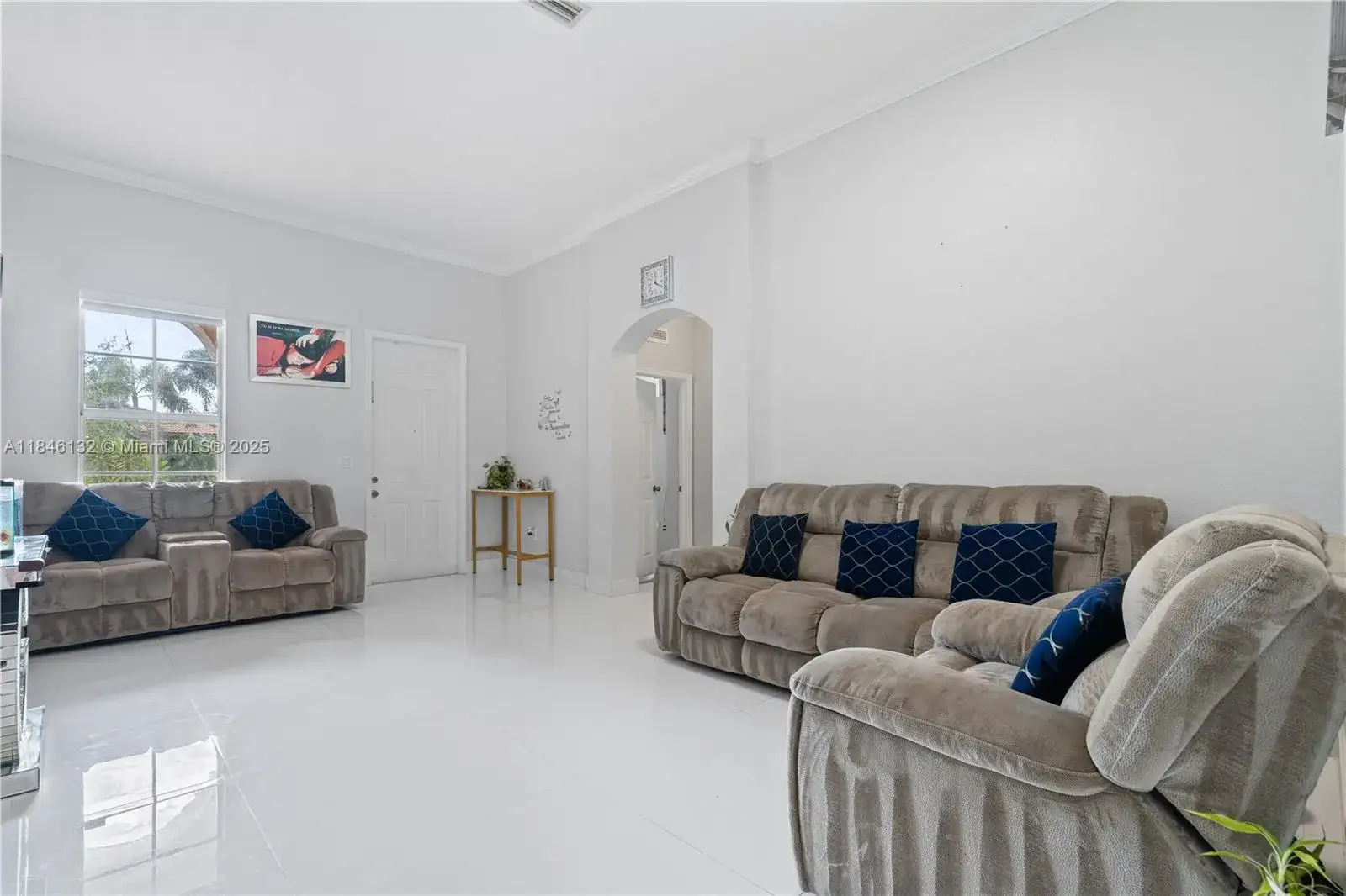 2103 NE 39th Ter, Homestead FL 33033 photo 5