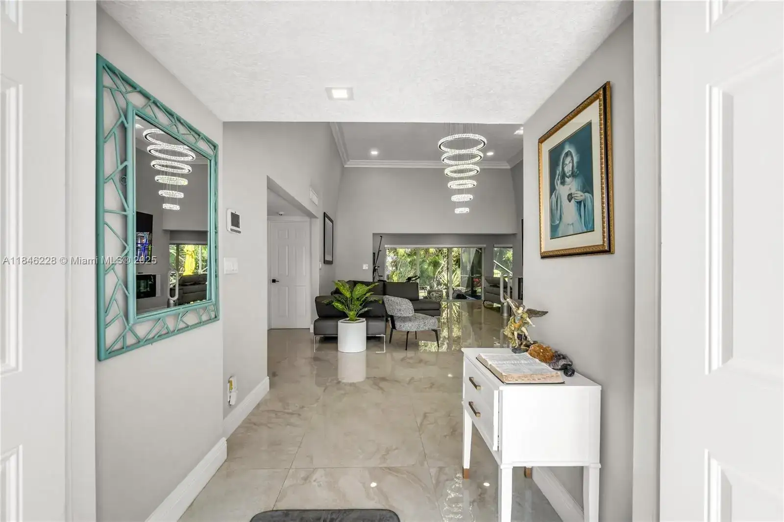 5601 White Cedar Ln, Tamarac FL 33319 photo 2