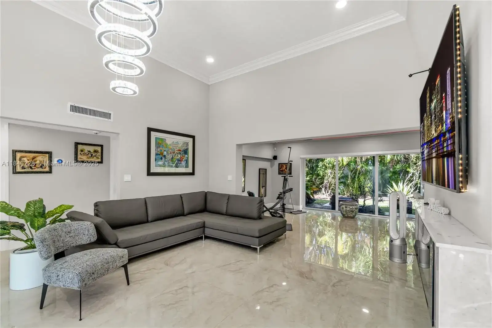 5601 White Cedar Ln, Tamarac FL 33319 photo 4
