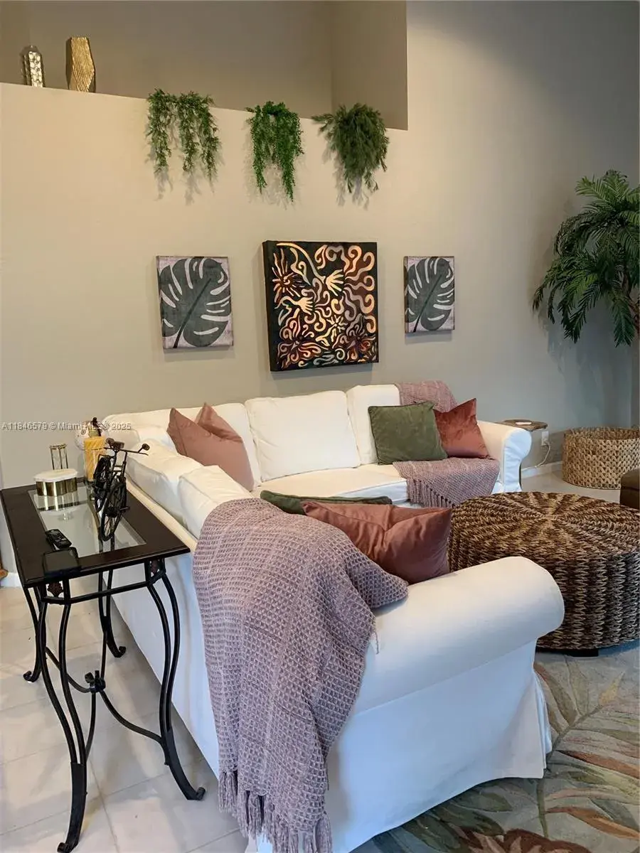 231 W Canterbury Dr W, Palm Beach Gardens FL 33418