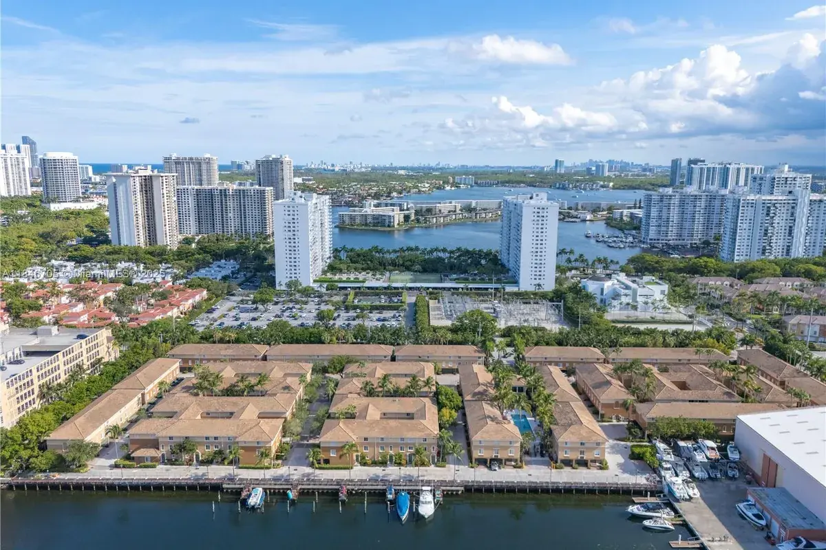 2861 NE 185th St # 305, Aventura FL 33180