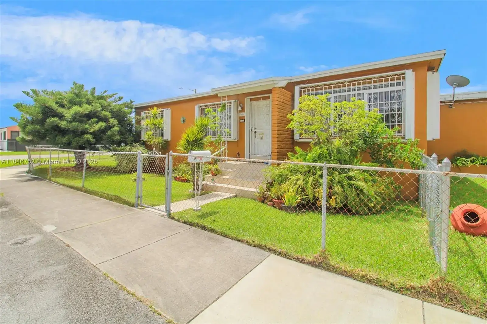 3600 NW 19th Ter, Miami FL 33125 photo 2