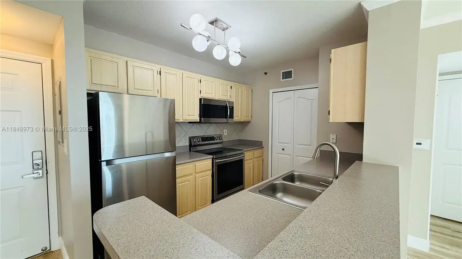 2665 SW 37th Ave # 408, Miami FL 33133 photo 4