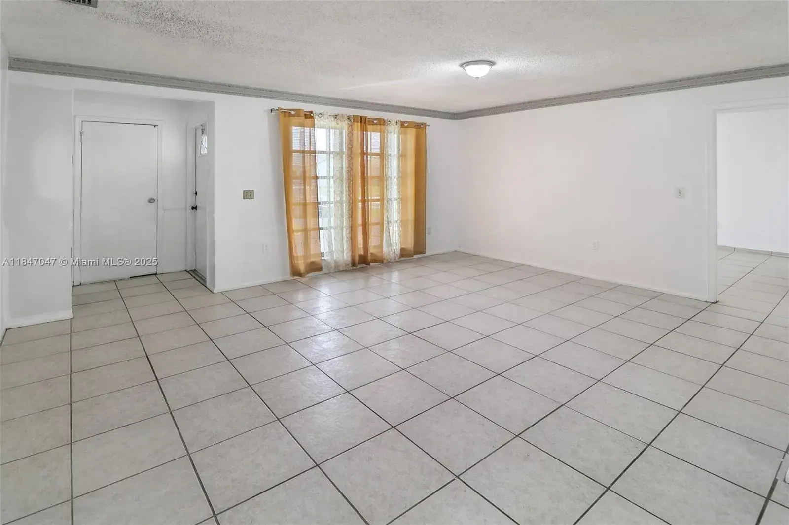 12020 NW 34th Pl, Sunrise FL 33323
