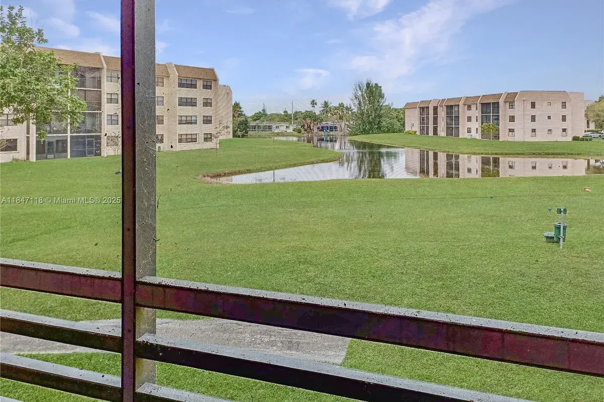 10402 Sunrise Lakes Blvd # 201, Sunrise FL 33322