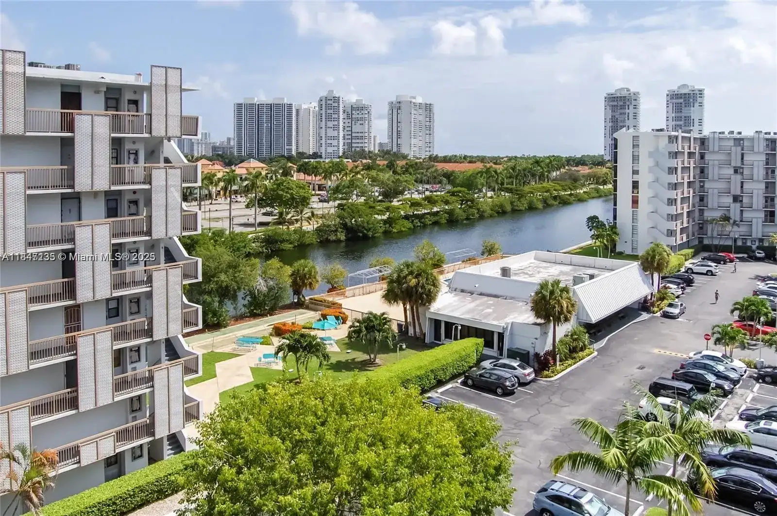 3401 N Country Club Dr # 706, Aventura FL 33180 photo 2