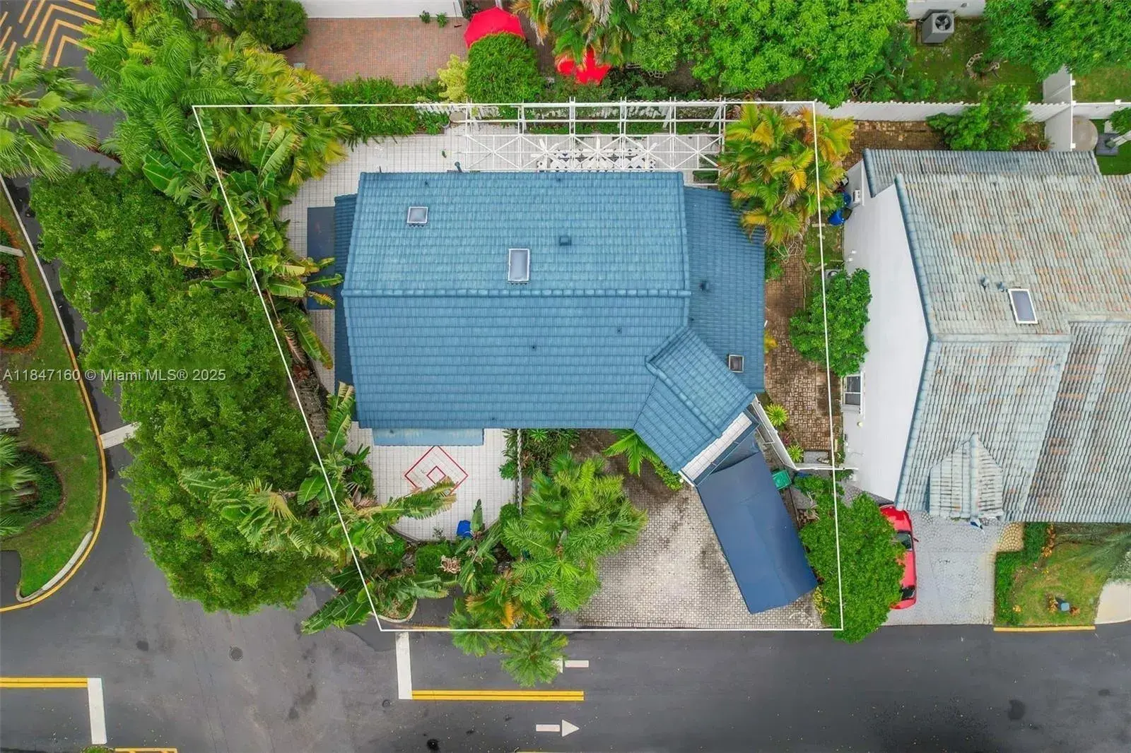250 NE 212th St, Miami FL 33179
