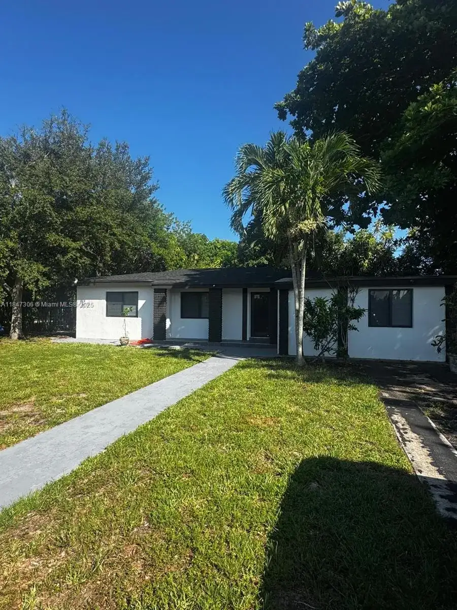930 NE 163rd St, North Miami Beach FL 33162 photo 2