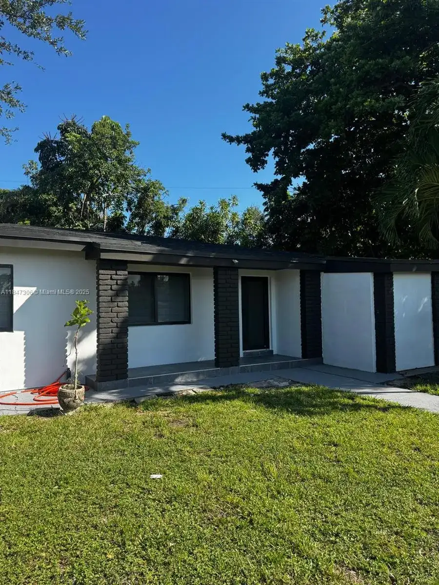 930 NE 163rd St, North Miami Beach FL 33162 photo 4