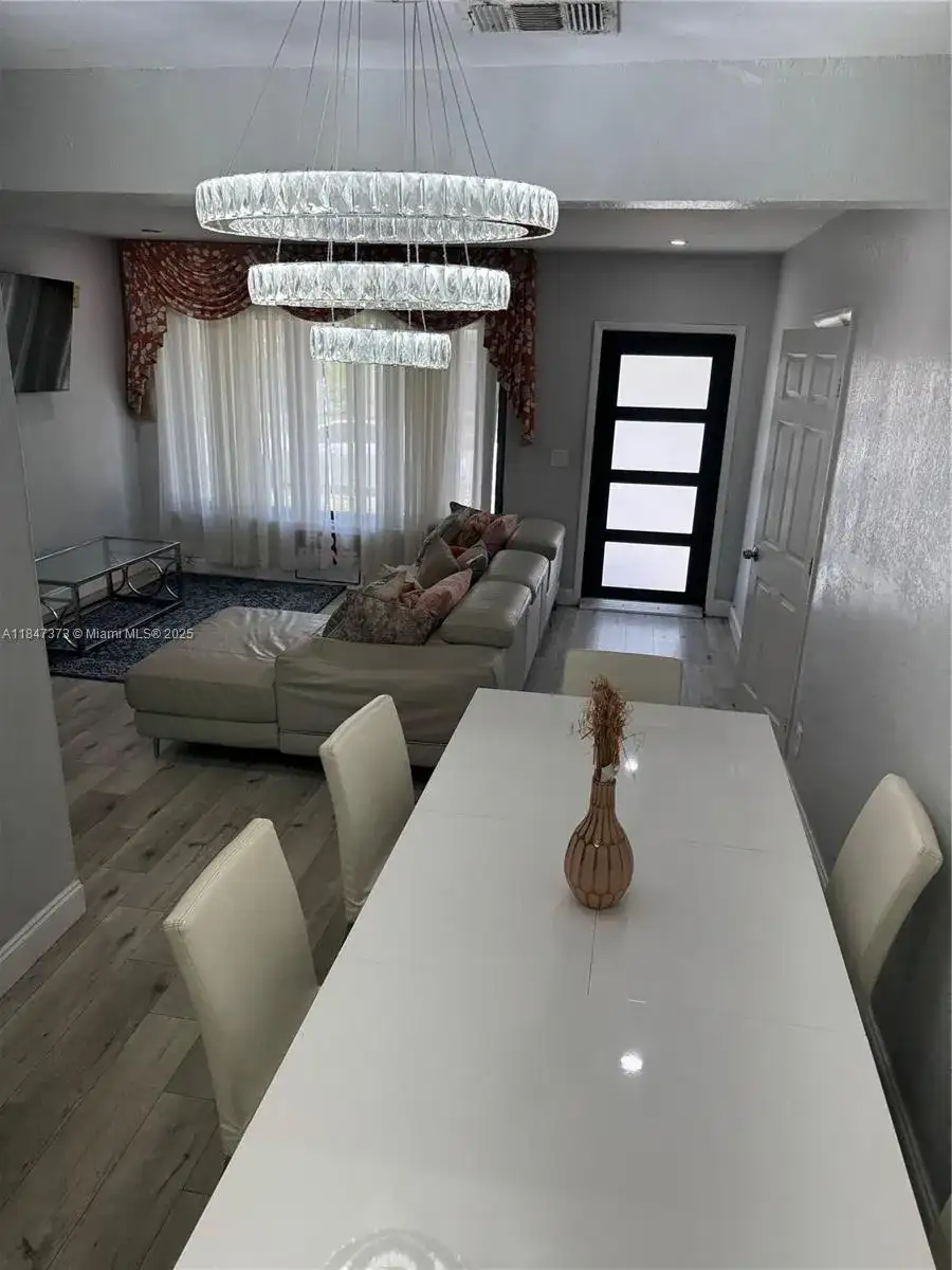 281 NE 169th St, North Miami Beach FL 33162 photo 4
