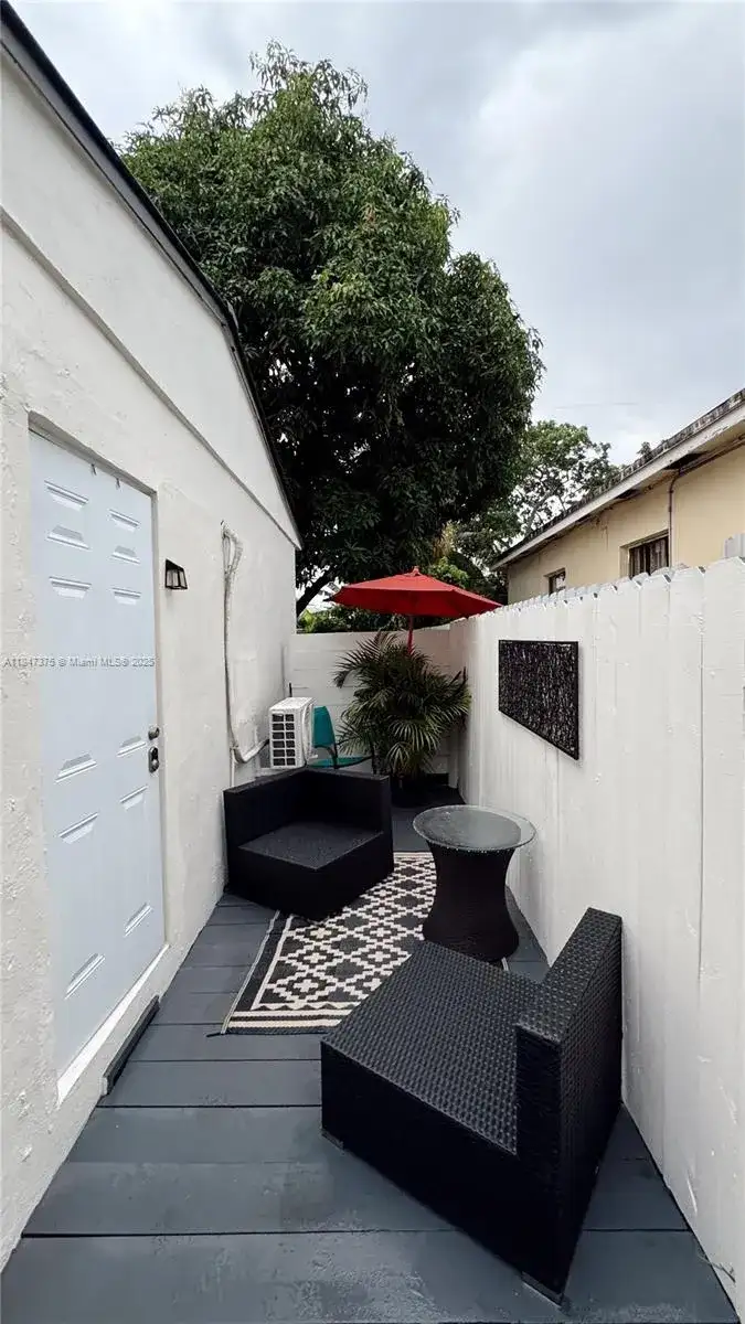 460 NW 109th St, Miami FL 33168 photo 4